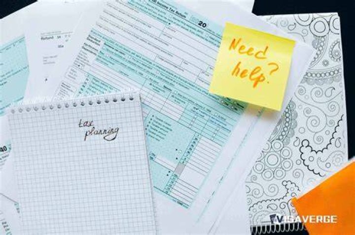Do Canadian non residents pay taxes?