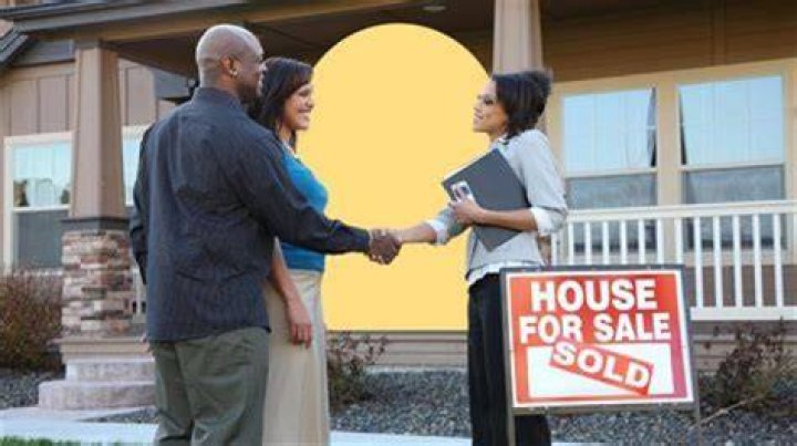 How do you conduct a real estate show?